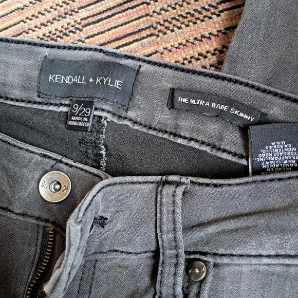 Kendall + Kylie Skinny Jeans 9/29 juniors - Picture 2 of 2